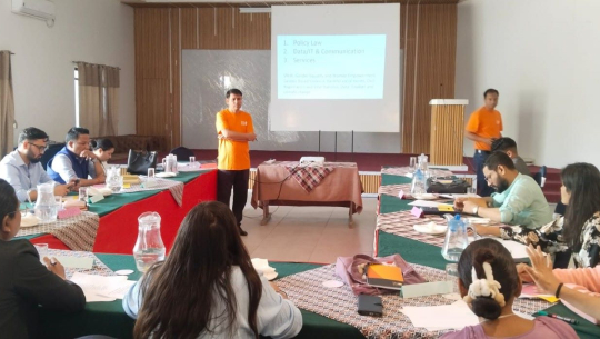 सुदूरपश्चिम युवा विचार समूह छलफलमा सहजीकरण गर्दै संयुक्त राष्ट्र जनसङ्ख्या कोष सुदूरपश्चिम प्रदेश कार्यक्रम प्रमुख राजकुमार ढुङ्गाना । तस्बिरः चाँदनी आचार्य (गोरखापत्र) 