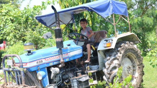 डोटीका सुशान्तले एघार वर्षको उमेरमै चलाए ट्र्याक्टर