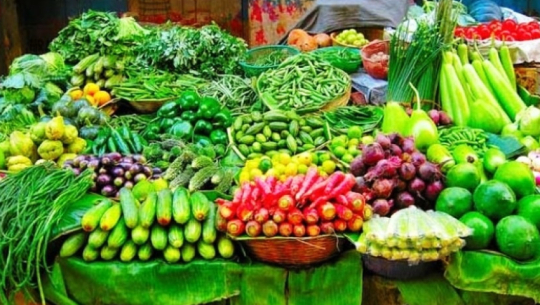 Former teacher turns to vegetable farming, earns Rs 500,000 annually