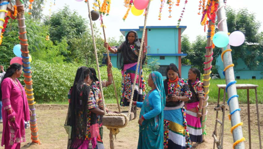 दाजुभाइको दीर्घायुको कामना गर्दै मनाए रानाथारू महिलाले तिज