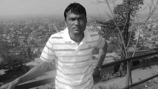 बेपत्ता भएका पत्रकार तेजु खड्काको सामान आफन्तलाई बुझाइयो