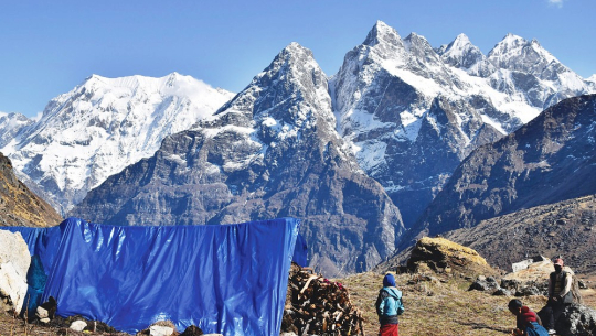 नासियो हिमाली वन, संकटमा मानव जीवन