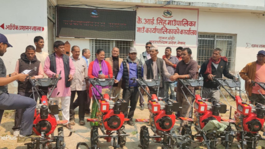 केआई सिंह गाउँपालिकाका किसानलाई पावर टिलर वितरण