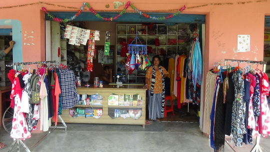 फुलबारीकी तुलसी कार्कीको फेन्सी पसल 