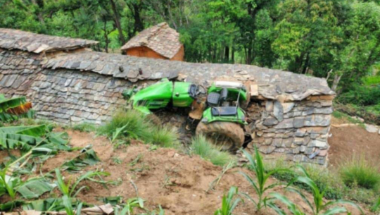 बैतडीमा ट्याक्टर दुर्घटना हुँदा दुई बालिका घाइते