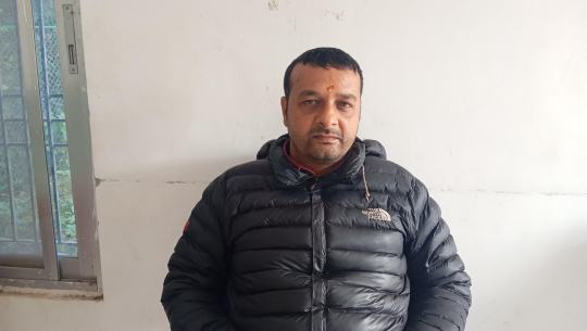 धनगढी–३ मित्रनगरका लोकराज जोशीले गरे कपडा सहयोग