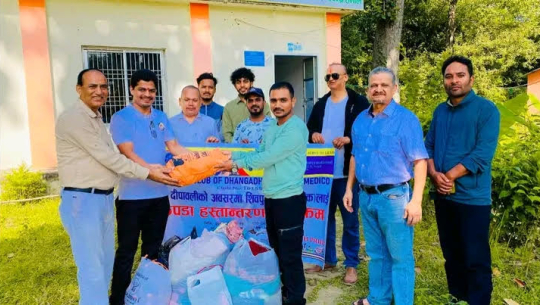 लायन्स लियो क्लब अफ धनगढी स्वास्थ्य तथा मेडिको बाट ८६ थान कपडा सहयोग