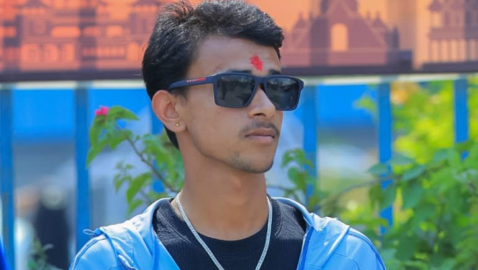 धनगढीका दिनेश जोशीले गरे कपडा सहयोग