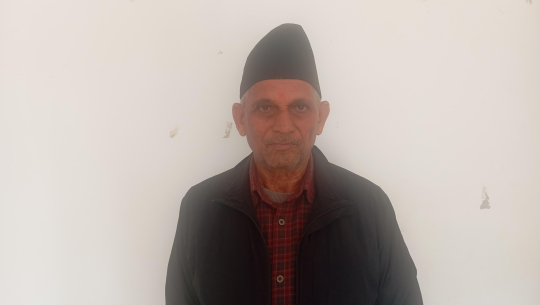 धनगढी-३ बडहराका चन्द्र धिमिरेले गरे कपडा सहयोग