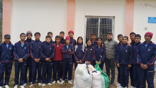 Discovery secondary school 'Youth Red Cross Circle' donates clothes to Shivpuri Dham clothing bank
