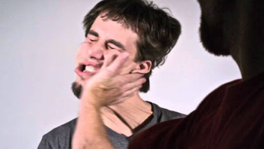 नियमित थप्पड खाँदा छाला सुन्दर हुन्छ ?