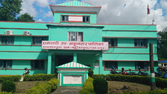 धनगढी उप-महानगरपालिकाद्वारा मापदण्ड मिचेर राहत वितरण, कार्यकर्तामुखी भएको आरोप