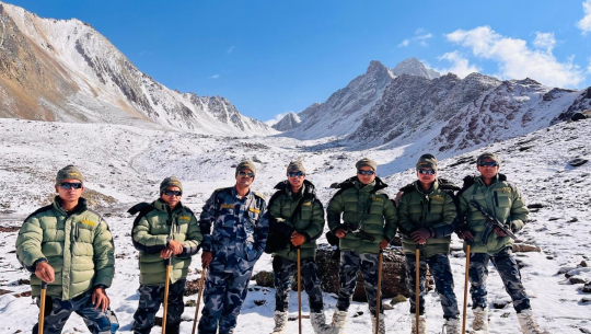 सुरक्षा अधिकारीद्वारा चीनसँगको सीमा क्षेत्रको निरीक्षण