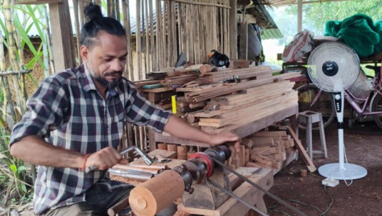 युट्युब हेरेर सिकेको काष्ठकलाबाट मनग्य आम्दानी