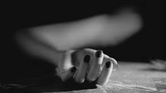 बाजुरामा रुखले च्यापिएर युवतीको मृत्यु