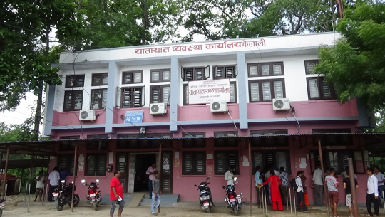 यातायात कार्यालय कैलालीमा सेवाग्राहीलाई सास्ती झनै बढ्यो