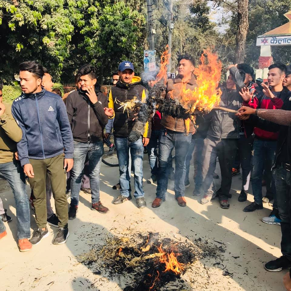  कम्युनिष्ट सरकारले एकपछि अर्को गर्दै गलत निर्णय गर्न थालेको भन्दै विरोधमा पुत्ला दहन गरिएको नेविसंघले जनाएको छ। 