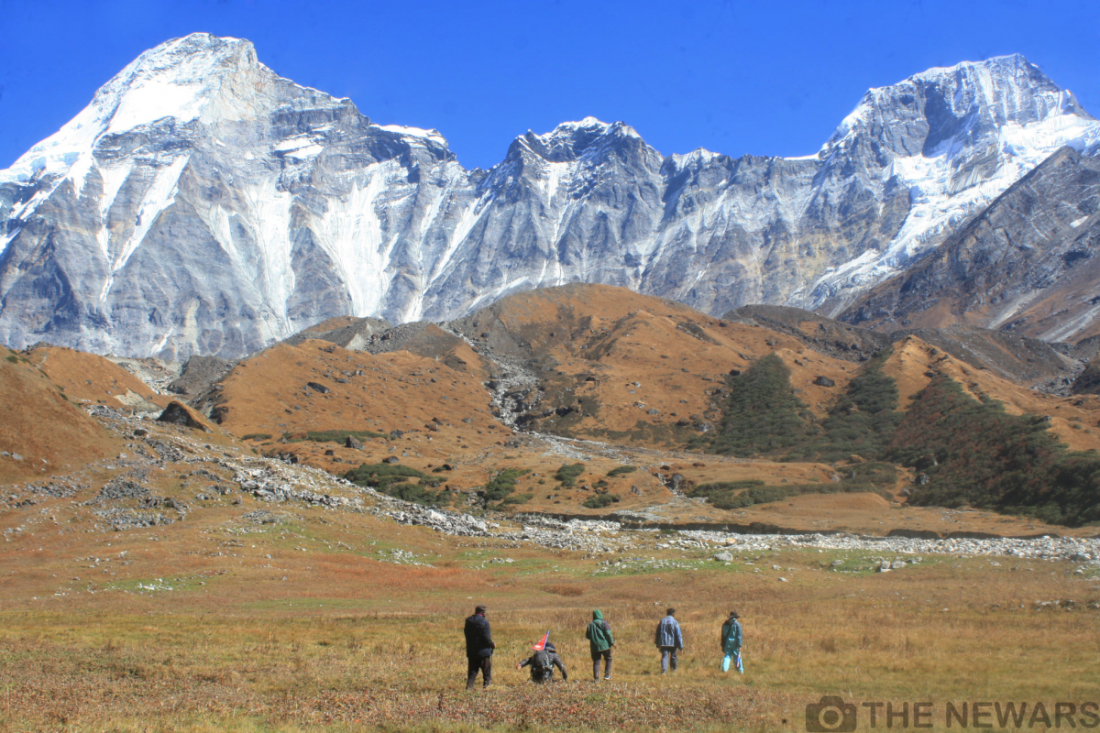 सुदूरपश्चिमको उच्च हिमाली चुचुरामध्ये एक हो अपी हिमाल ।