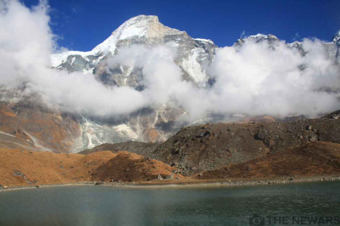  गोकुलेश्वर ३ घण्टा पैदल हिँडेर मकरेगाड पुग्न सकिन्छ । र, त्यहाँबाट करिब ३ दिन हिँडेर अपि बेस क्याम्प पुग्न सकिन्छ । 
