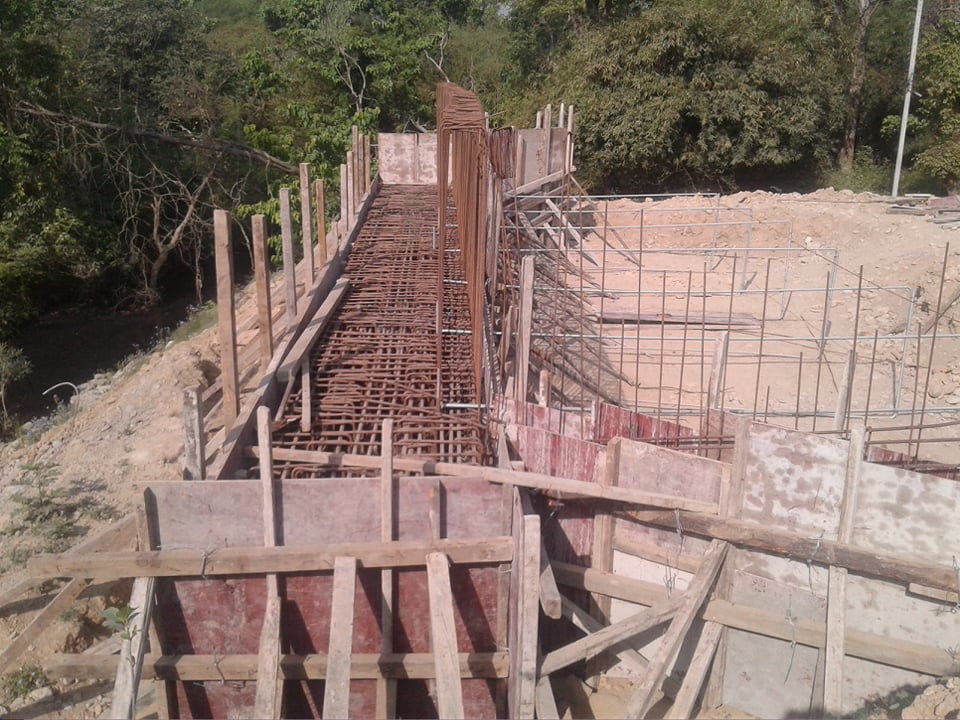 धनगढी-अत्तरिया ६ लेन सडक अन्तर्गत गोदावरी नगरपालिका वडानम्वर ५ मा २ वटा पक्की पुल निर्माण गरिँदै छन्। 