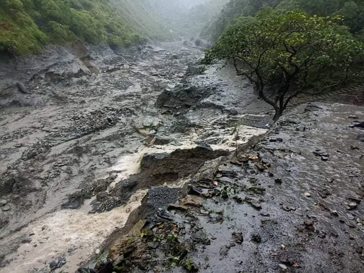  बंगाबगड क्षेत्रका करिब डेढ दर्जन घरहरू बगेका छन्।