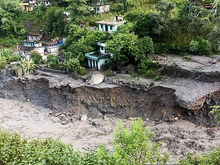   पहिरोमा परि अरु केही मानिस बेपत्ता भएको आशंका गरिएको छ। शुक्रबार रातिबाट परेको अविरल वर्षाले जिल्लामा ठूलै क्षति गरेको छ।