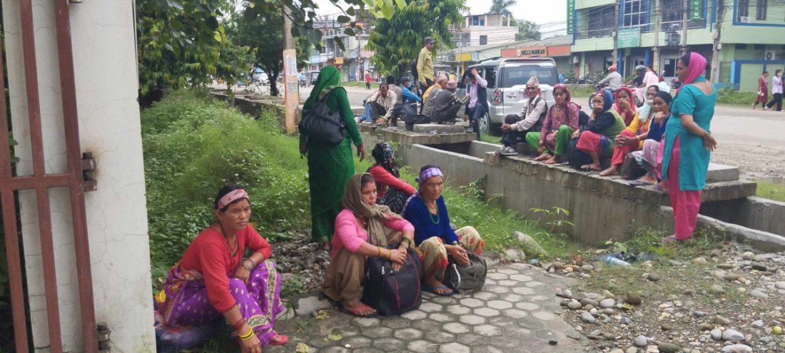 जिल्लाको गोदावरी र चुरेका १६९ घर परिवारले मुख्यमन्त्री कमल बहादुर शाहलाई व्यवस्थापन गर्न माग गरिरहेका छन्।