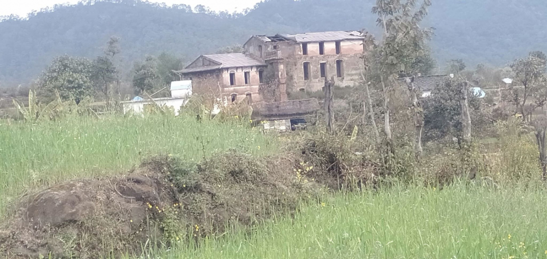 यो तल्लो बोगटान अन्तर्गत पञ्चायतकालको निगाली गाउँ पञ्चायत वार्ड नम्बर ८ त्यस पछि कैलाली जिल्ला साविक खैराला गाउँ विकास समिति वार्ड नम्बर ३ र वर्तमान चुरे गाउँपालिका वार्ड नं ४ मा रहेको छ ।