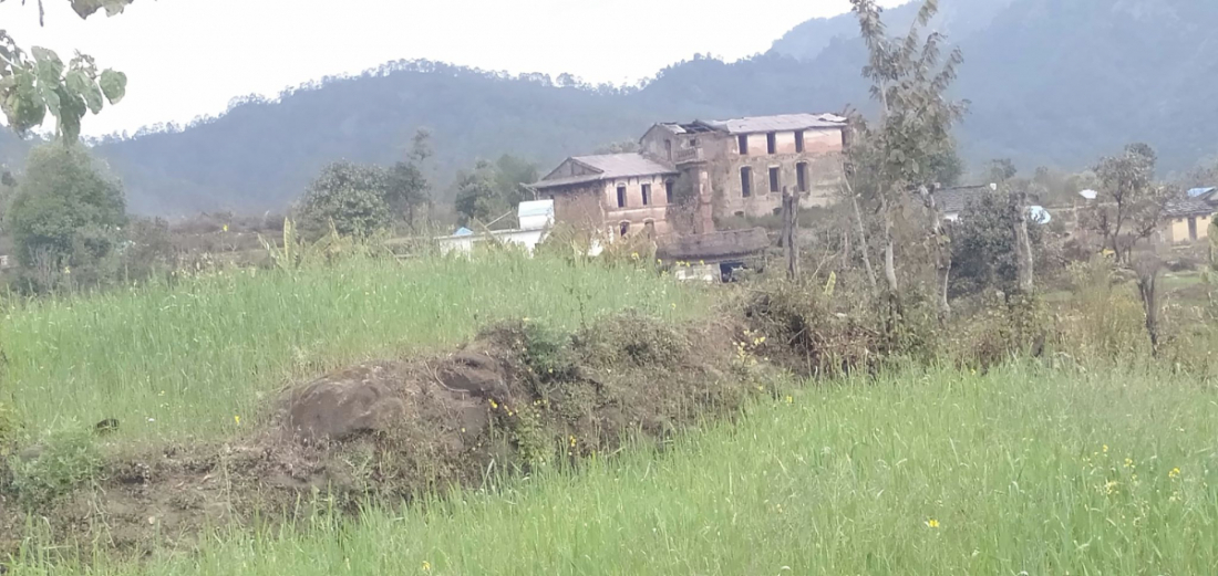 गर्भा दरबारको निर्माण खड्कशमशेर राणाले गरेका हुन्।यो दरबार वि.स. १९८४ मा निर्माण भएको मानिन्छ 