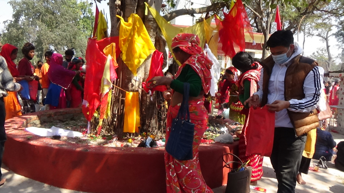 आजका दिन बिहानैदेखि नदी, कुण्ड र तलाउमा स्नान गरी शिवालयमा गई श्रद्धाभक्तिपूर्वक पूजा–आराधना गर्ने गरिन्छ।