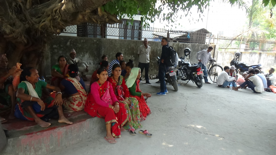 काममा कर्मचारीको ढिलासुस्ती हुने गरेको उनिहरुको भनाई छ । 