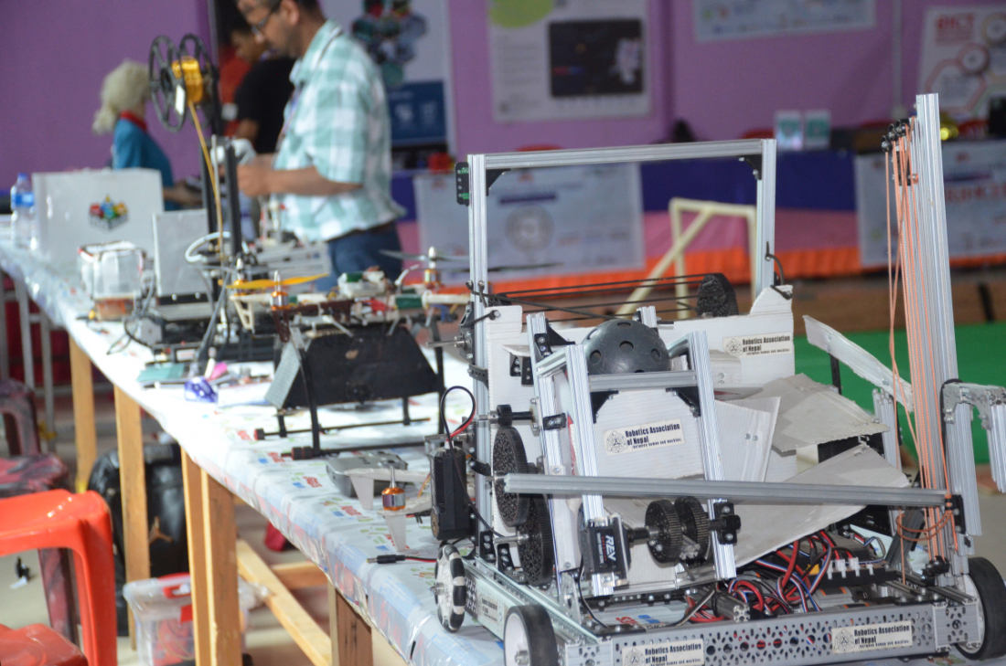 सुदूरपश्चिमको युवा परिषद्को आयोजनामा युवा वैज्ञानिका आविष्कारहरुको प्रदर्शनी तथा उनीहरुको बिचमा प्रतिस्प्रधा गराइएको छ। 