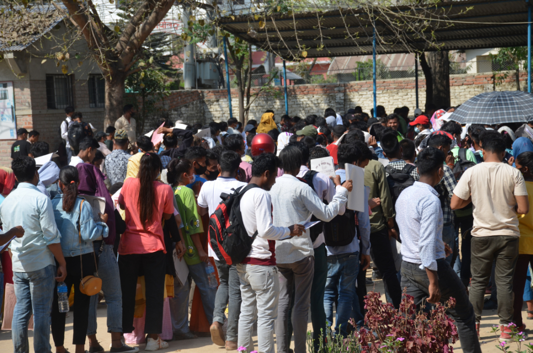 १८ वर्ष पूरा भइ ५४ वर्ष ननाघेका व्यक्तिले चैत ११ गतेसम्म आवेदन दिन सकिने जिल्ला प्रहरी कार्यालय कैलालीका प्रवक्ता, प्रहरी उपरिक्षण बेदप्रकास जोशीले बताए।