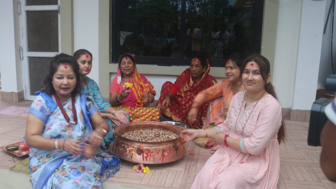 पूर्व प्रधानमन्त्री एवं नेपाली काँग्रेसका सभापति शेरबहादुर देउवाको धनगढी निवासमा गौराका लागि विरुडा राखिएको छ।