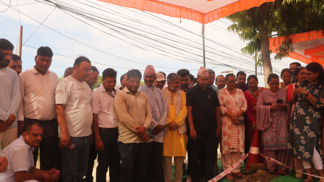 जनप्रतिनिधि  स्थानीयको उपस्थितिमा शिलान्यास गरिएको हो।