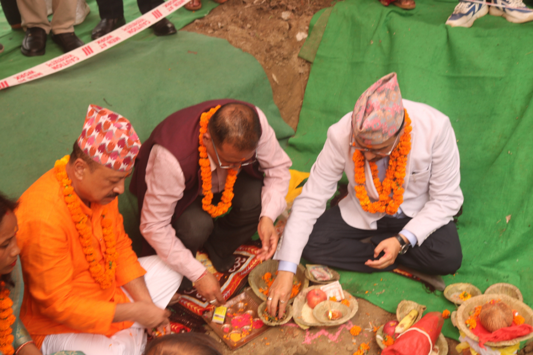 धनगढीको मुख्य सडकको शिलान्यास गरिएको छ।