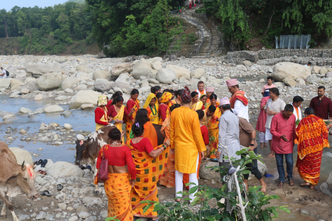 बेहडाबाबा मन्दिर व्यवस्थापन सेवा समितिको आयोजनामा हरेक बर्ष साउन महिनाभर धार्मिक अनुष्ठान हुने गरेको छ। चौथो बर्ष पनि सोही कार्यलाई निरन्तरता दिइएको समितिका अध्यक्ष पदमराज जोशीले बताए।