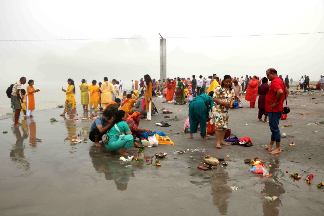 देवघाटमा भक्तजन