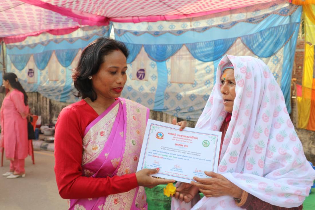  नगर उप प्रमुख कन्दकला कुमारी रानाले दोसल्ला र सम्मान पत्रसहित उनीहरूलाई सम्मान गरेकी हुन।