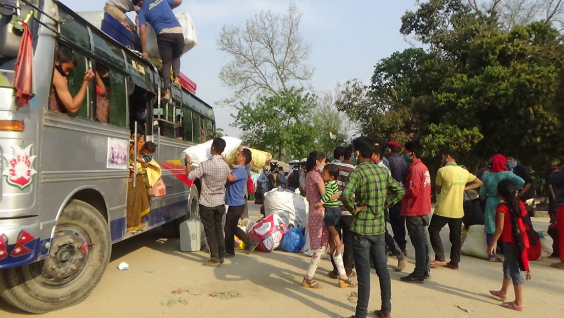नेपाल–भारत सीमा क्षेत्र गौरीफन्टामा अलपत्र परेका नेपालीलाई गन्तव्य पुगाउने तयारी भईरहेको छ। 
